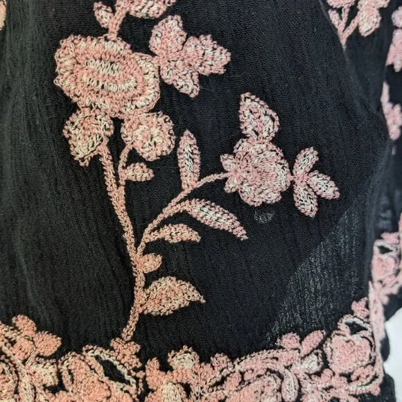 AEO On Or Off Shoulder Pink and Black Floral Embroidered Boho Puff Sleeved Top - Picture 4 of 7